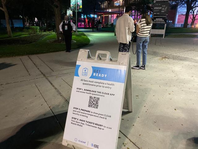 爱游戏体育官方在线-【现场】时隔一年球迷入场 马刺借助气势轻取魔术